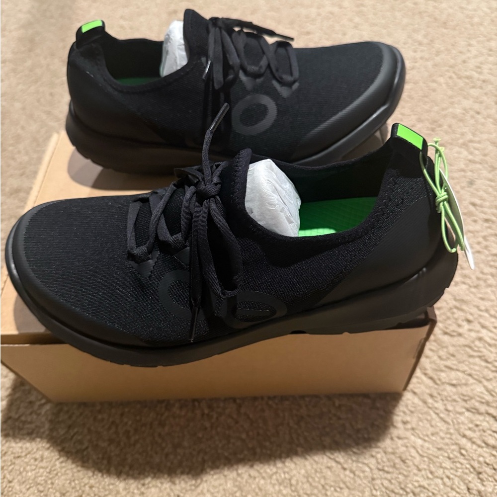 Brand new Oofos black shoes
